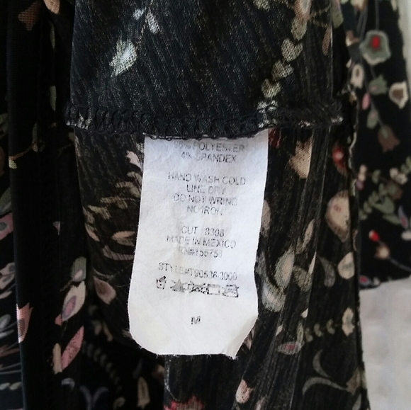 ⭐️ 5 for $25 ⭐️ The Gaudy Boutique Hi-lo Floral Print Blouse sz Medium - Picture 4 of 4